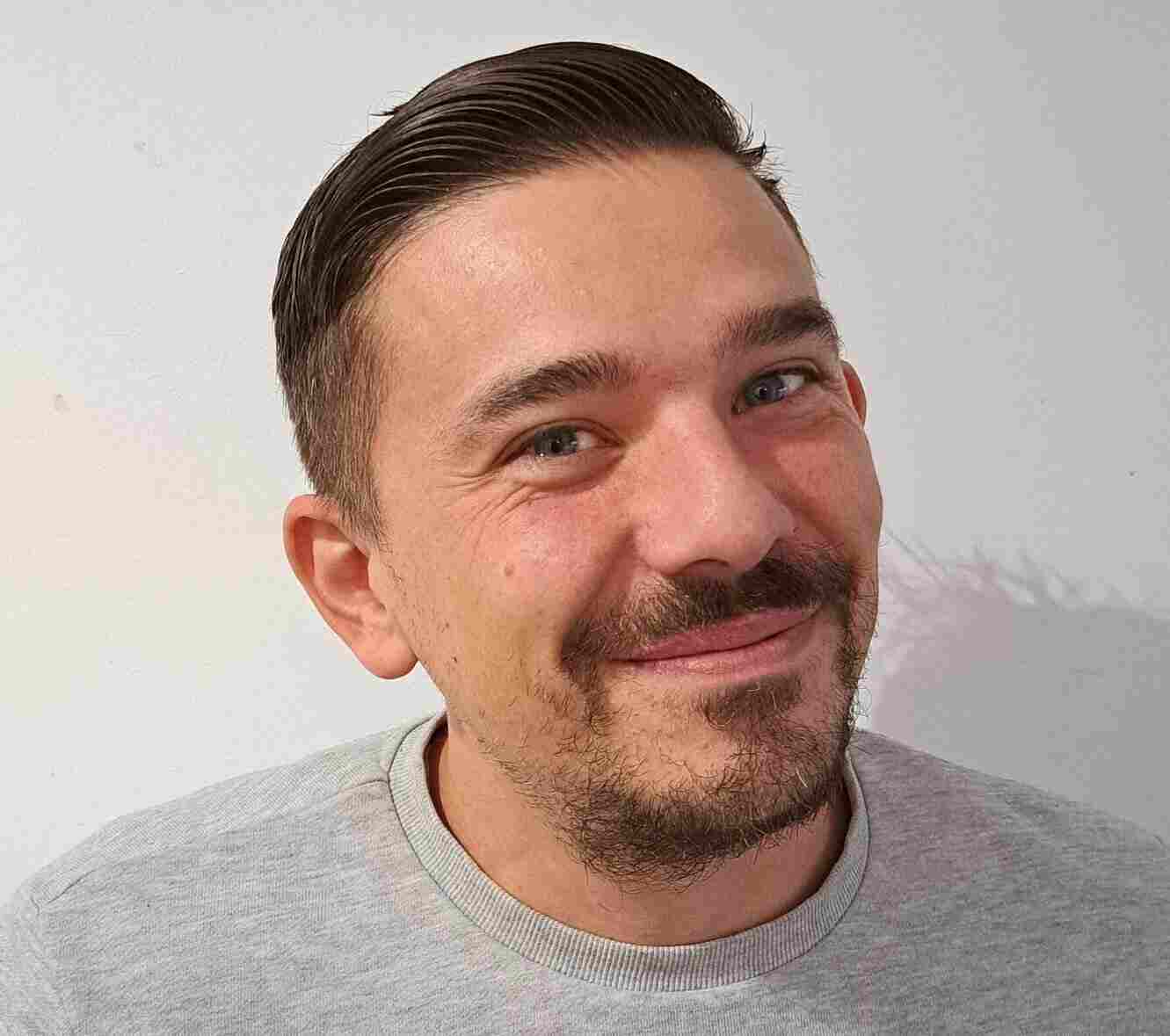 mezelf als pasfoto pose